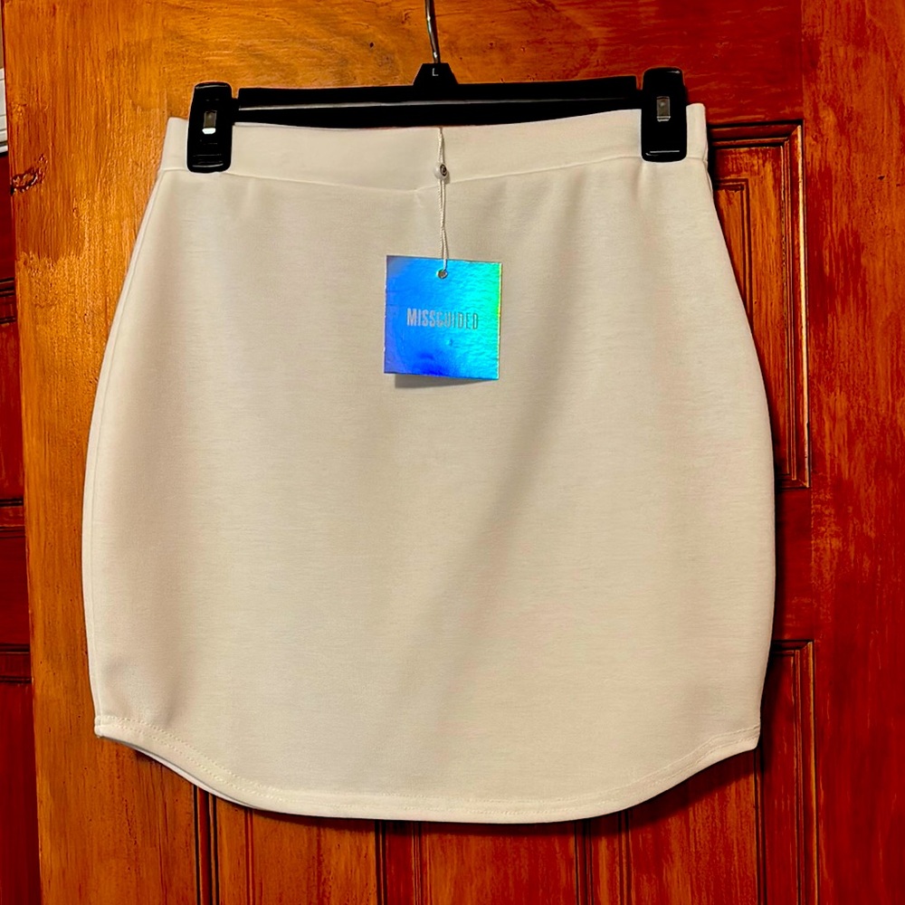 Ponte curve hem miniskirt